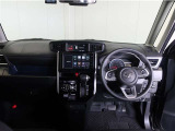 運転席は見晴らしが良く、運転しやすいレイアウトになっています。
