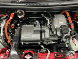 技術が詰まったエンジンルームもご覧の通りピカピカにクリーニング済みです。ハイブリッドなのでお財布にも環境にも優しいです。