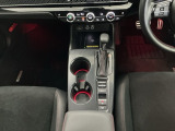 オートマチックシフトレバーは、手になじみ操作しやすい形状で安全運転にもつながります♪