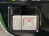 指先だけで簡単に操作が可能な電動パーキングブレーキを採用。「HOLD」スイッチを押すと、渋滞や信号待ちなどでブレーキペダルから足を離しても、ブレーキを保持するので安心です
