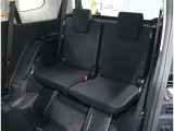 便利な5:5分割可倒式シートです。収納と乗車人数のバランスに優れています♪荷物の大きさに応じたラゲージスペースをフレキシブルに作り出せるので、シーンに応じた使い方ができます♪