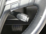 【レーダークルーズコントロール】(全車速追従機能付)付きです。車速に応じて追従支援してくれるので、ロングドライブも快適です。詳細は販売店スタッフまでおたずねください。