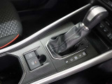 電動パーキングシステムですので、便利なブレーキホールド機能もついています。