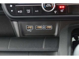 スマートフォンなどの音楽再生が可能なUSB接続ジャック装備車両です♪♪♪