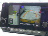 【アラウンドビューモニター】空から見下ろした映像がナビ画面にて確認可能です。駐車もラクラクですよ♪
