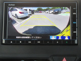 ギヤをRに入れるとナビの画面に後ろの映像が映るリヤカメラ付!後退時の安全確認やコンディションの悪い視界でもカラーバックモニターがドライバーをサポート☆☆☆