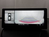 狭い場所での駐車やすれ違いなどでより的確な運転操作に役立つ360&deg;ビューモニターが装備されています。