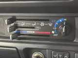寒い冬も暑い夏も全席に快適な空調を届けてくれる、ダイヤル式エアコンを装備♪