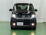 ディスチャージヘッドライト【HID】を装備していますのでとても明るく、夜間の走行や雨の日も安全・安心です。オートライトコントロール付きで周囲の明るさに応じて自動で点灯・消灯します。