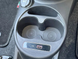 ●USB:お手持ちのミュージックプレーヤーを接続し、車内でお気に入りの音楽を気軽に楽しむことができます♪