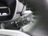 <AUTOライト>周囲の明るさをセンサーでキャッチして、ヘッドライトを自動的に点けてくれる賢い機能です!