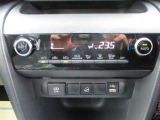 オートエアコン標準装備でお好みの温度に設定出来ます。