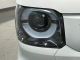 LEDヘッドライトは、点灯の瞬間から最大光量を発揮し、突然暗くなるトンネルなどでの安定感を高めます。