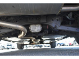車両後方からの下回りです。マフラー防錆塗装や下回り防錆施工等も可能でございます。