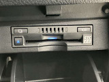 高速道路で便利な【ETC2.0】を装備しています。光ビーコン搭載で渋滞情報などナビゲーションと連動することで機能も充実いたします。他、観光施設に立ち寄るための高速料金割引サービス等もございます。