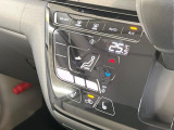 【オートエアコン】一度お好みの温度に設定すれば、車内の温度を検知し風量や温度を自動で調整。暑い&hellip;寒い&hellip;と何度もスイッチ操作をする必要はありません。快適な車内空間には必須の機能ですね♪