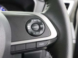 《クルーズコントロール》高速道路でアクセル操作なしでも車が自動でスピードを保ってくれる機能です。操作さえ覚えてしまえば、長距離の高速は楽々走れます!