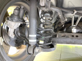 お車を安心してお乗りいただく為には、足回りの定期点検が欠かせません。サービスサポート(有償保証)では無料点検もご提供しており、安心のカーライフをお過ごしいただけるサポート体制が整っています。