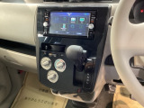 手に馴染むシフトノブで、操作がスムーズに。毎日のドライブがもっと楽しく快適になります。パーキングブレーキはフットブレーキタイプです。