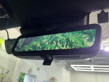 【デジタルインナーミラー】後席の大きな荷物や同乗者で後方が確認しづらい時でも安心!カメラが撮影した車両後方の映像をルームミラー内に表示。クリアな視界で状況の確認が可能です!