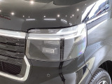 LEDヘッドライトは、点灯の瞬間から最大光量を発揮し、突然暗くなるトンネルなどでの安定感を高めます。