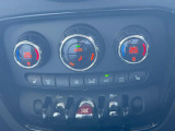 ●フロントシートヒーティング:運転席・助手席共にシートヒーターを装備しております。