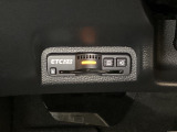 ハンドルの左下にETC2.0がついています。高速道路の料金所の通過も楽々です!。 カードの取り出しもしやすい場所についています。