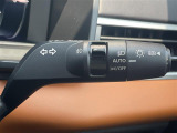 【オートライト(AUTO)】外の明るさをシステムが感知して、自動でヘッドライトが点灯します。ヘッドライトをつけ忘れを防ぐ便利機能です。