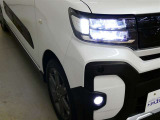 LEDヘッドライトです。デザイン性がよくとても明るいので、夜間の走行や悪天候でも安心です。しかも長寿命!
