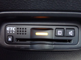 ■【ETC車載器】が装備されています。セットアップをしてお渡しとなり、ETCカードを差し込むだけで高速道路の利用が可能です。