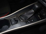 自動のパーキング&フットブレーキ付です。運転が楽になり、大変便利ですよ。
