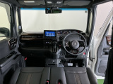 フロントガラスが大きく、ワイドな視界で運転もしやすくなるように設定されています。