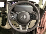 ハンドルにHondaセンシング系のクルーズコントロールやレーンキープアシストなどのスイッチと、オーディオの操作スイッチが装備されています。ハンドルから手を離さず安全に操作できます。