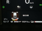 パーキングセンサーシステムは走行中に障害物が迫ると音と表示でお知らせ、低速走行時時の安心感を高めます