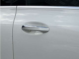 シートヒーターはエアコンより温まるのが早く、寒い日の運転には欠かせない装備です。3段階の温度調節ができ、快適な温度でドライブいただけます。