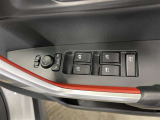 パワーウィンドウスイッチで運転席から全席の窓の開閉ができます♪