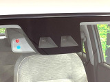 【スマートアシスト】走行中に前方の車両等を認識し、衝突しそうな時は警報とブレーキで衝突回避と被害軽減をアシスト。より安全にドライブをお楽しみいただけます。