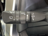 【オートワイパー(AUTO)】雨が降り出した時に、雨滴検出用センサー(レインセンサー)が雨滴を感知すると、自動でワイパーが動作します。