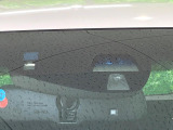 【シティブレーキアクティブシステム】低速走行中に前方の車両等を認識し、衝突しそうな時は警報とブレーキで衝突回避と被害軽減をアシスト。より安全にドライブをお楽しみいただけます。