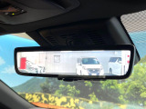 【デジタルインナーミラー】後席の大きな荷物や同乗者で後方が確認しづらい時でも安心!カメラが撮影した車両後方の映像をルームミラー内に表示。クリアな視界で状況の確認が可能です!