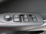 運転席のパワーウインドースイッチ部です。よく触れる場所だからこそ、使用状態があらわれますよね。ぜひこうした所もチェックしてください。