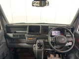 水平基調のインテリアデザインがすっきりとした車内と見晴らしのよい視界を与えてくれます♪