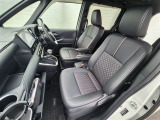 シンプルで使いやすいデザインの運転席です。