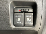 【両側パワースライドドア】スマートキーや運転席のスイッチで後席両側スライドドアの開閉が可能♪電動だから力を入れてドアを開ける必要が無く、小さなお子様でも簡単に開け閉めでき快適です♪