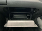 車検証入れになどにも使える便利な収納BOXあります。