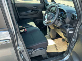 運転席まわりは、使用感も少なく良好な状態です。