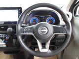 運転が楽しくなる明るく開放的な運転席まわりです。
