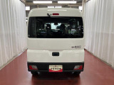跳ね上げ式バックドアなので、雨天時の荷物の出し入れの際も濡れにくいです