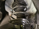 お車を安心してお乗りいただく為には、足回りの定期点検が欠かせません。サービスサポート(有償保証)では無料点検もご提供しており、安心のカーライフをお過ごしいただけるサポート体制が整っています。