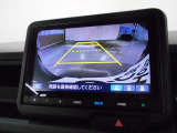 ガイド線表示機能付きのバックカメラで、バックでの車庫入れも安心です。